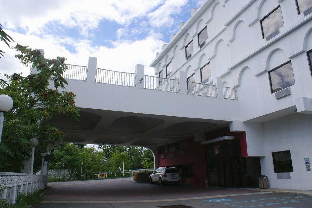 Raritan Hotel Edison Exterior foto